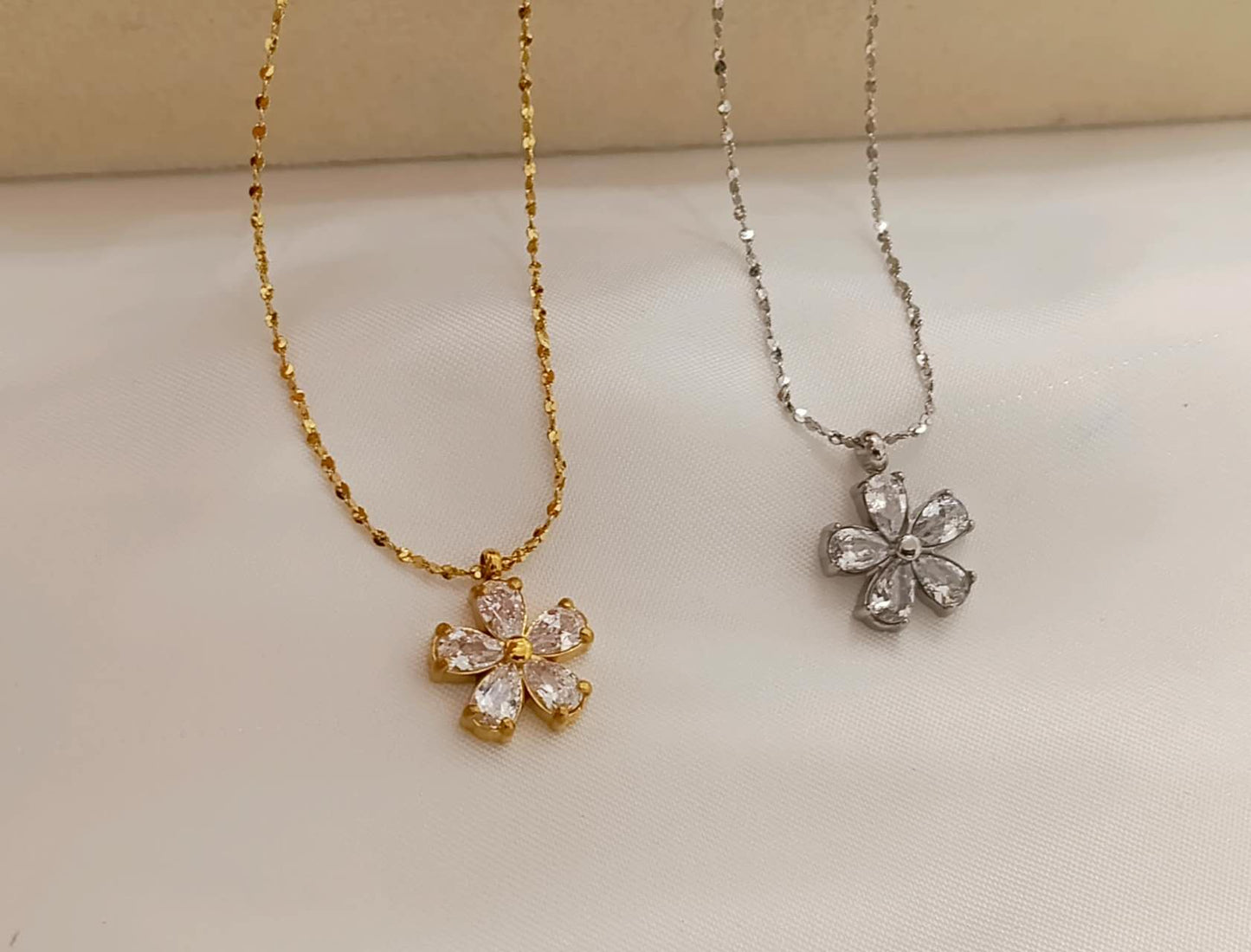 Daisy Bloom - Gold