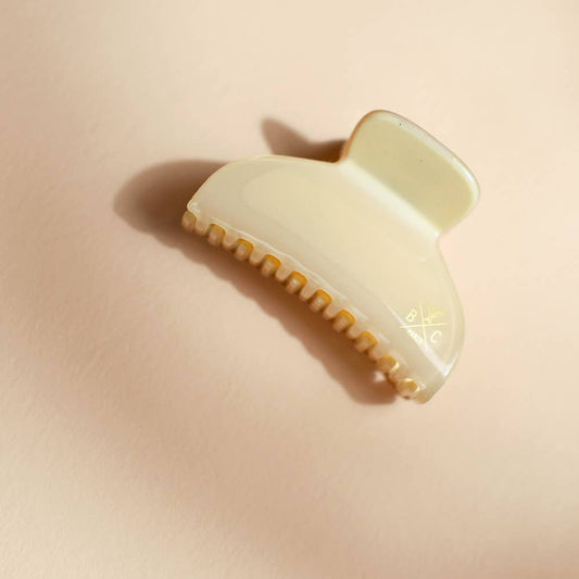 🤍 Opaline Claw – Ivory